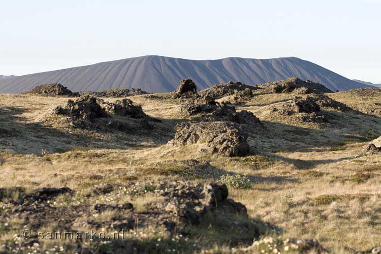 De Hverfjall of Hverfell vulkaan krater bij Mývatn in IJsland