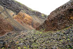 Zoek het wandelpad door de kloof Ránagil in IJsland