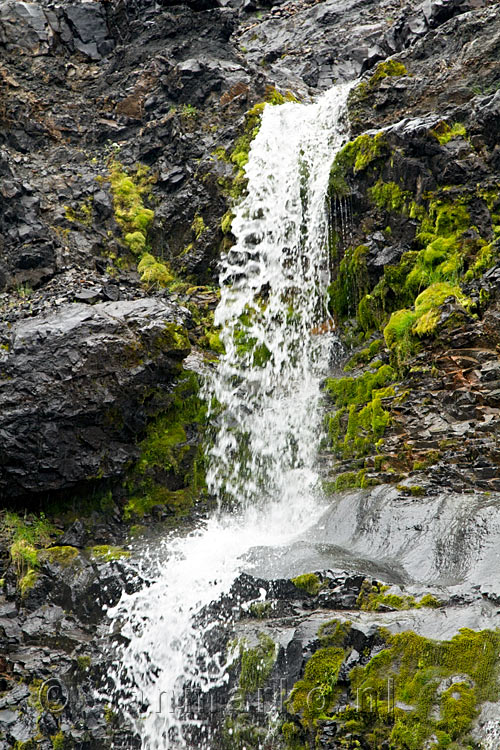 De leuke kleine waterval aan het einde van de kloof Ránagil