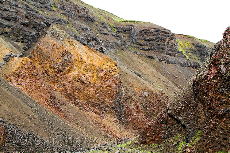 Vanaf het wandelpad uitzicht op de kloof Ránagil in IJsland