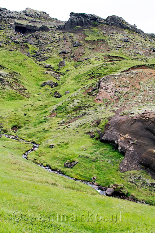 Wandelen zonder wandelpad door de schitterende kloof Selvellir op Snæfellsnes