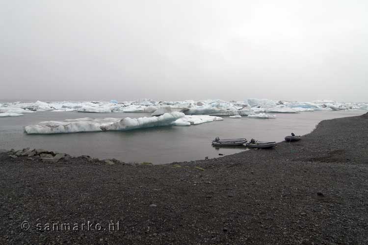 Het beroemde Jökulsárlón gletsjermeer bij de Vatnajökull gletsjer bij in IJsland