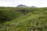 De Efri Austurheidarfoss met op de achtergrond de Kristinartindar in Skaftafell NP