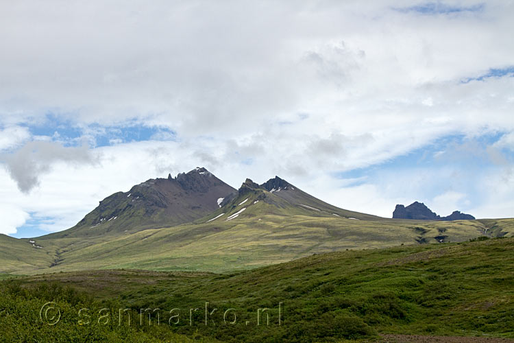 Uitzicht vanaf het uitzichtpunt over de Kristinartindar in Skaftafell NP