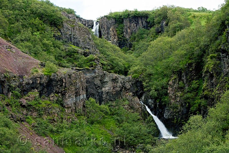 Een schitterend uitzicht over de Magnusfoss en de Hundafoss in Skaftafell NP