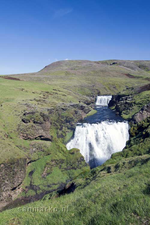 De schitterende natuur met de watervallen in de Skógar
