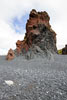 Schitterende afbrokkelende stenen op het strand Djúpalónssandur