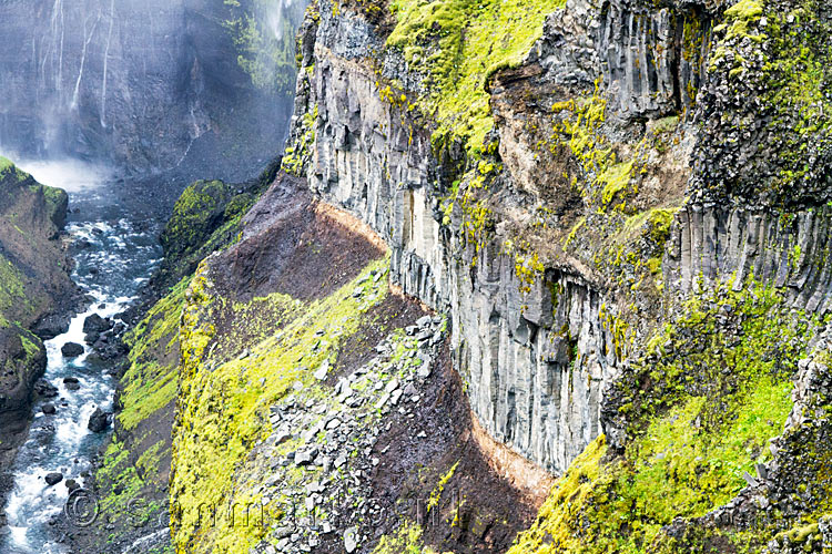 Basaltkolommen in de kloof van de Háifoss bij Landmannalaugar