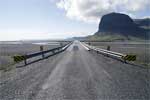 Ein breið brú, een van de vele enkelbaanse bruggen in IJsland