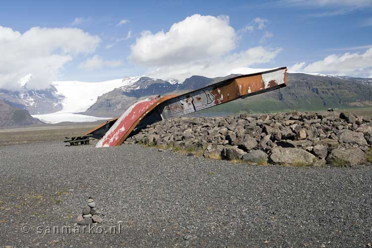 Brug verwoest door de jökulhlaup op Skeiðarársandur in November 1996