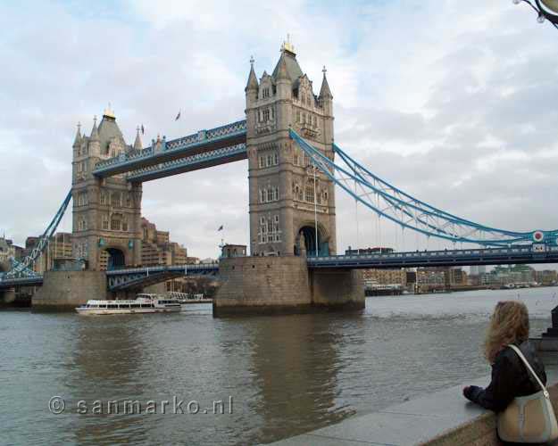 De Tower Bridge in volle glorie