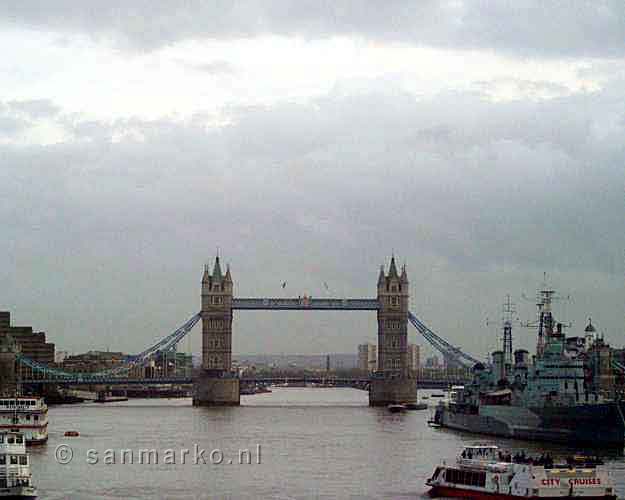 De Tower Bridge gezien vanaf de London Bridge