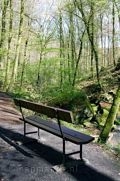 Dit bankje is voor ons het eindpunt van deze wandeling langs de Haupeschbaach