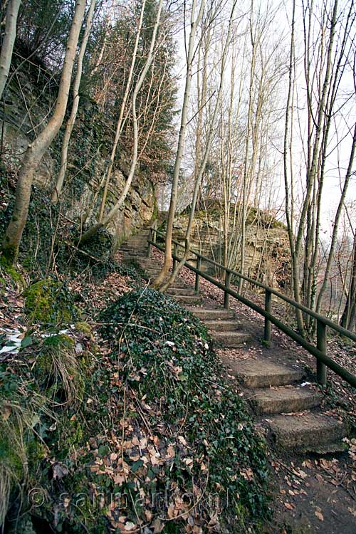 De wandeling bij Larochette begint met een aantal steile trappen