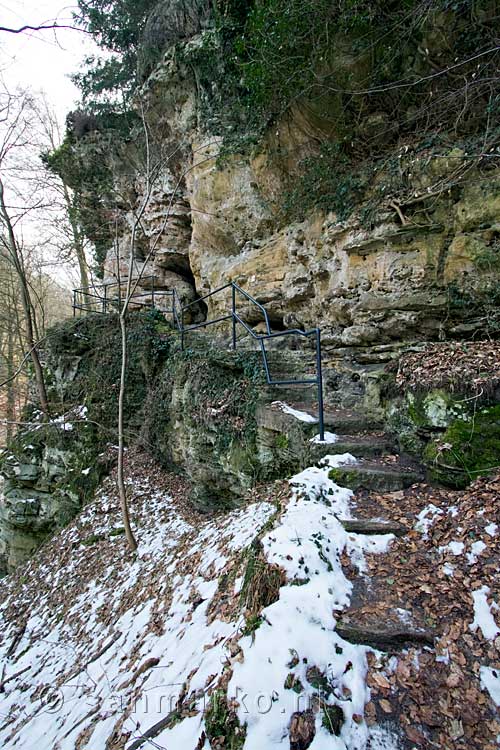 Over de Müllerthal Trail Extra Tour A wandel je dicht langs de mooie rotsen