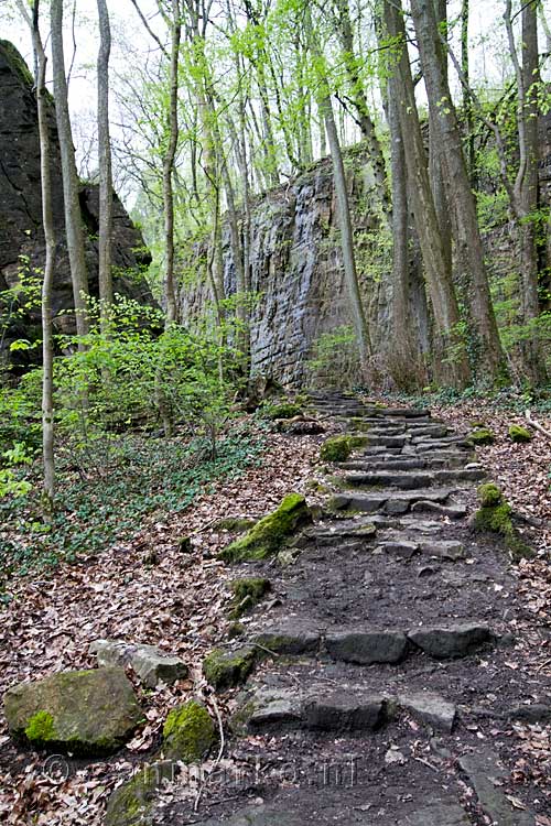 Het laatste stuk van het wandelpad naar de Wolfsschlucht in Luxemburg