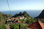 Uitzicht vanaf het wandelpad over Boaventura aan de noordkust van Madeira