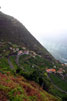 Rijden over een haarspeldbocht naar Porto Moniz op Madeira
