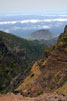 Het uitzicht vanaf het wandelpad over Penha de Águia de Baixo op Madeira