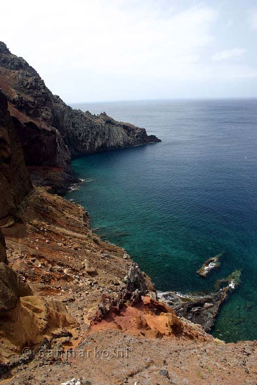 Uitzicht op de kustlijn van Madeira bij Ponta de São Lourenço