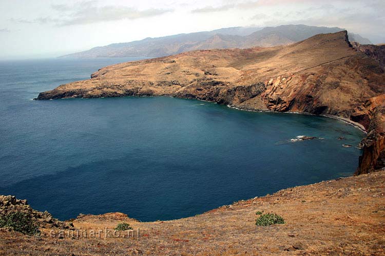 Een van de vele schitterende inhammen in Ponta de São  Lourenço op Madeira