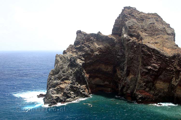 Uitzicht op grillige rotspartijen bij de wandeling Ponta de São Lourenço in Madeira