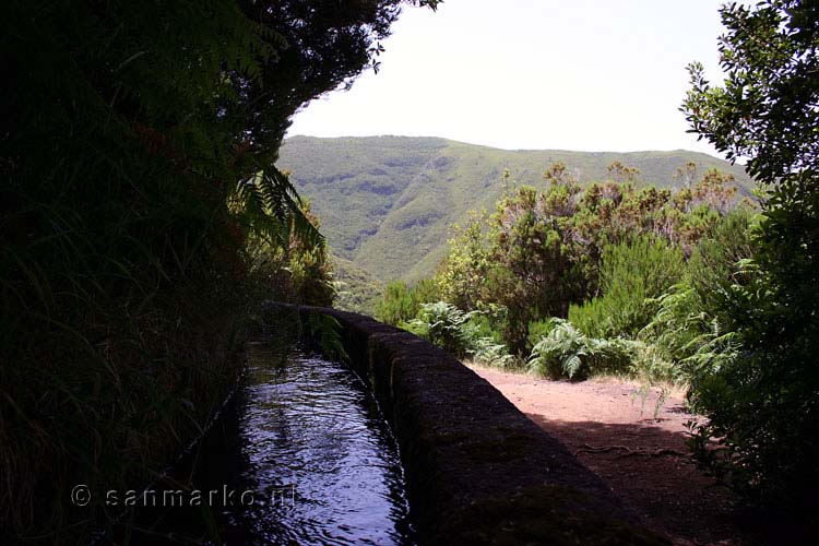 Uitzicht over Madeira vanaf de Levada das 25 fontes bij Rabaçal