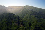 Vanaf Ribeiro Frio een schitterend uitzicht over de bergen van Madeira