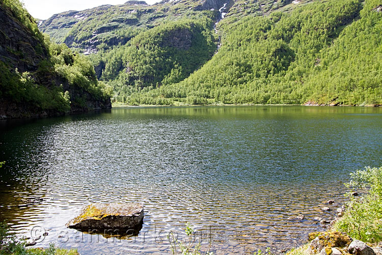 Uitzicht over Aurdalsvatnet aan het begin van Aurlandsdalen