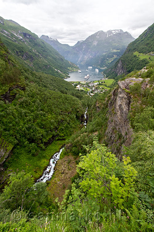 Een mooie kloof net voor Geiranger in Møre og Romsdal in Noorwegen