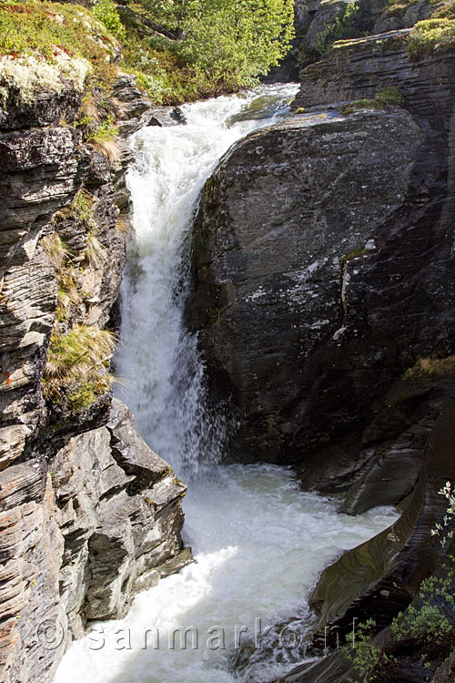 Onderweg naar de Peer Gynt Hutte bij Høvringen in Rondane deze gave waterval