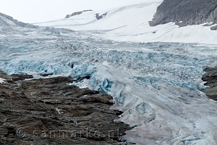 Het grillige oppervlak van de Bødalsbreen bij Loen in Noorwegen