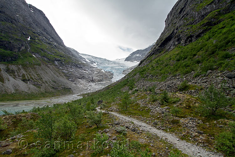 Vanaf het wandelpad het eerste mooie uitzicht over de Bødalsbreen bij Loen