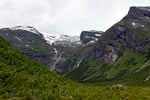 Uitzicht over de schitterende natuur van de vallei van de Bødalsbreen