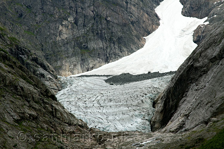 De onderkant van de schitterende Brenndalsbreen bij Olden