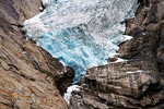 Close up van de schitterende grillige gletsjer Briksdalsbreen bij Olden