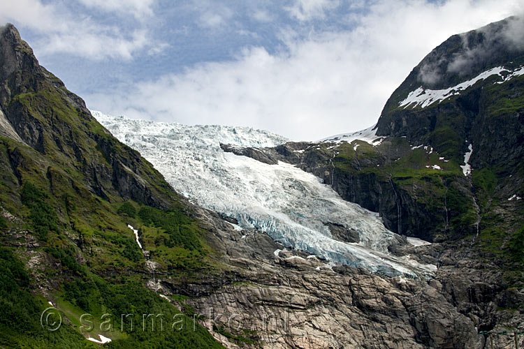 De Kjenndalsbreen, een uitloper van de Jostedalsbreen bij Loen