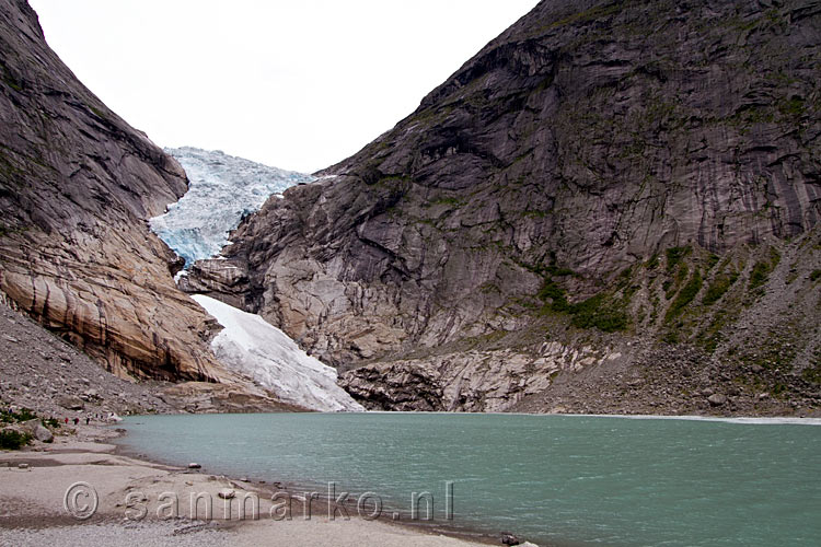 De Briksdalbreen bij Olden, één van de gletsjers komend vanaf de Jostedalsbreen