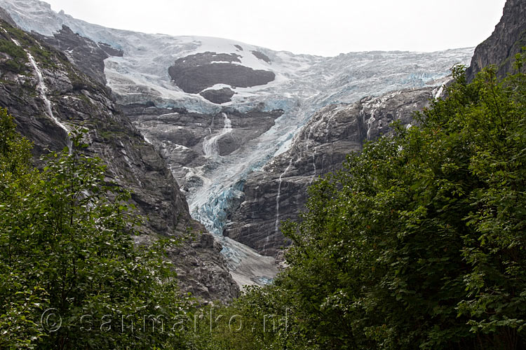 Vanaf de parkeerplaats het eerste uitzicht over de Kjenndalsbreen