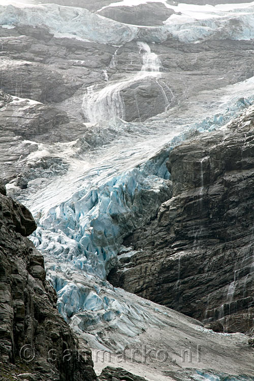 Tijdens de wandeling een schitterende close up van de Kjenndalsbreen