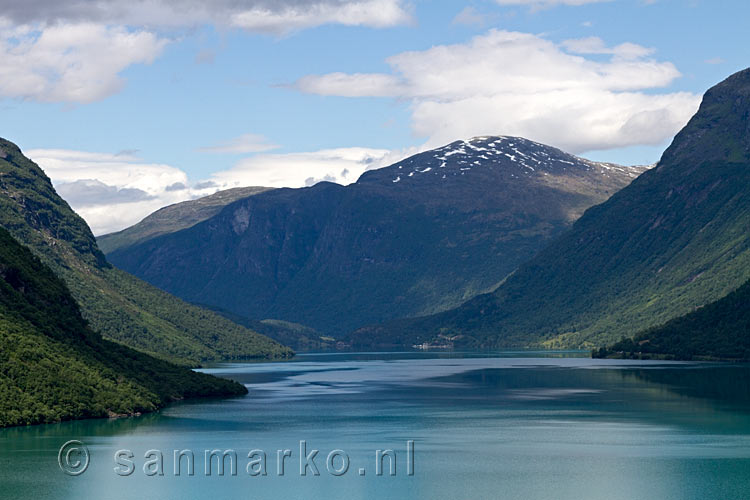 De mooie natuur bij Lovatnet bij de Kjenndalsbreen in Noorwegen