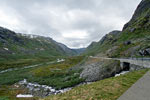 Uitzicht over de weg door een schitterend Jotunheimen NP in Noorwegen