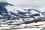 De bergen in de wolken in Jotunheimen Nasjonal Park in Noorwegen