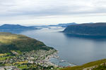 Uitzicht op Hareid vanaf de top van de Melshornet in Noorwegen