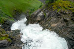 De spectaculaire waterval Øvstebrofossen langs de Strynefjellsvegen naar Jotunheimen NP