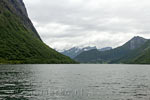 Uitzicht vanaf Almen op de fjorden rondom Ålesund aan de kust van Noorwegen