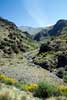 Het wandelpad door de mooie Poqueira vallei bij Capileira in de Alpujarras in Spanje