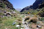 Het wandelpad door het Poqueira dal bij Capileira in de Sierra Nevada in Spanje