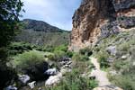 Het uitzicht op de Los Cahorros vanaf het wandelpad bij Monachil in de Sierra Nevada