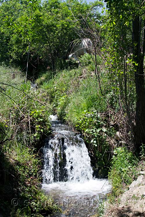 Een leuke waterval tijdens onze wandeling langs de de acequias van Mecina-Bombarón